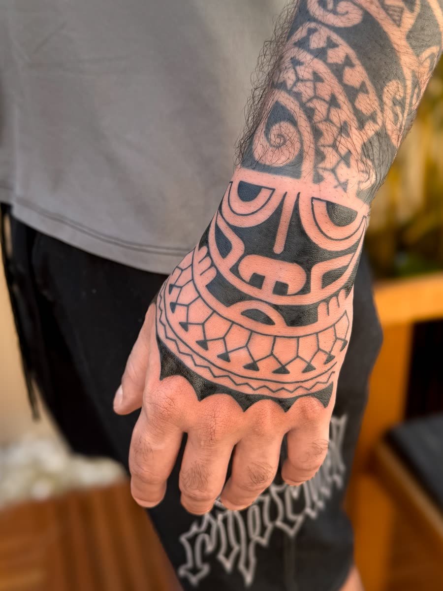 Tatuagem polinésia: mão